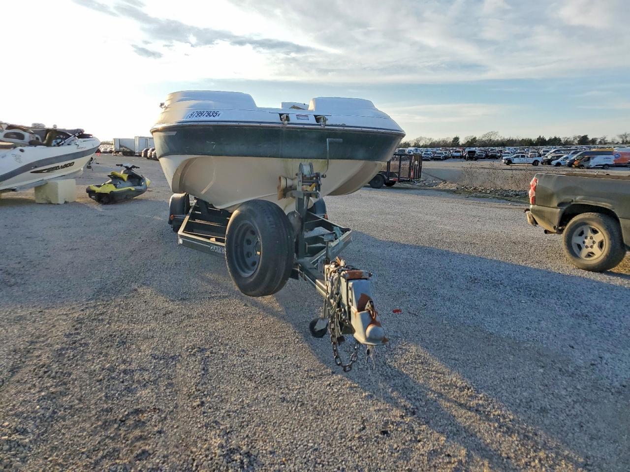 2000 Four Winds Boat