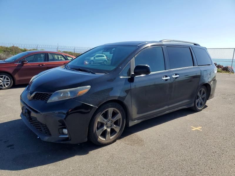 2020 Toyota Sienna se