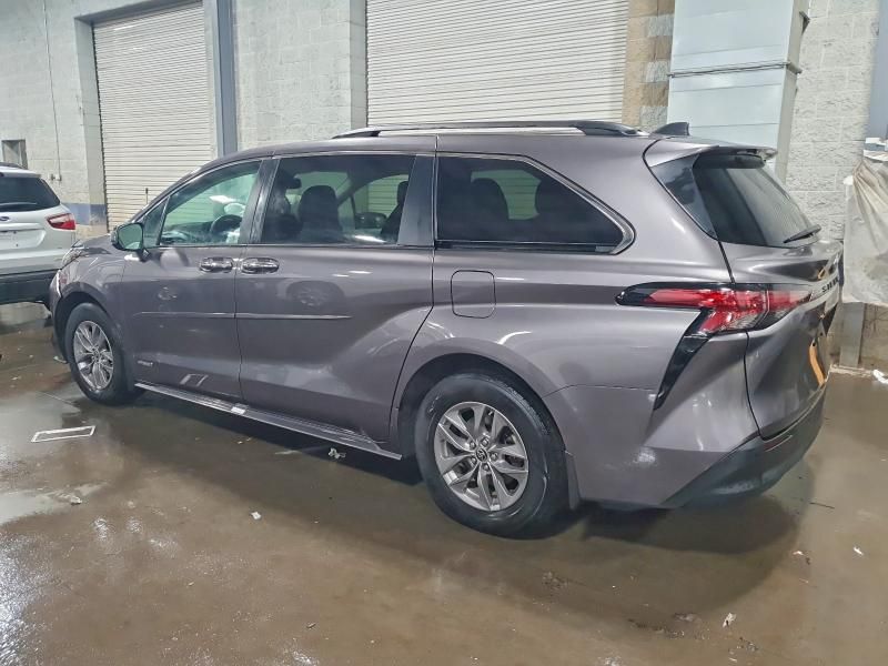 2021 Toyota Sienna xle
