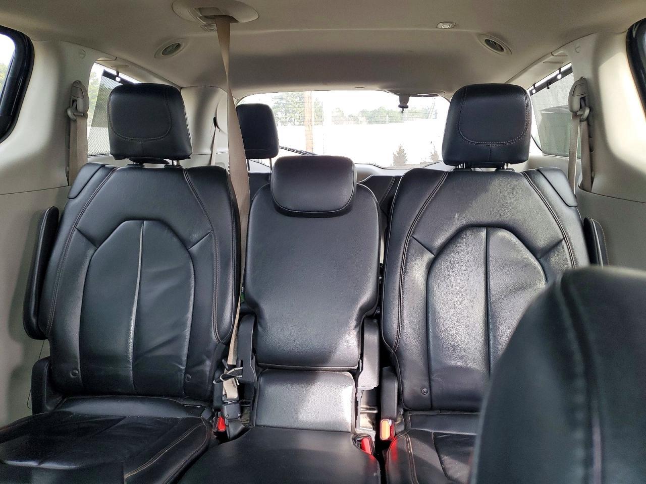 2017 Chrysler Pacifica Touring l
