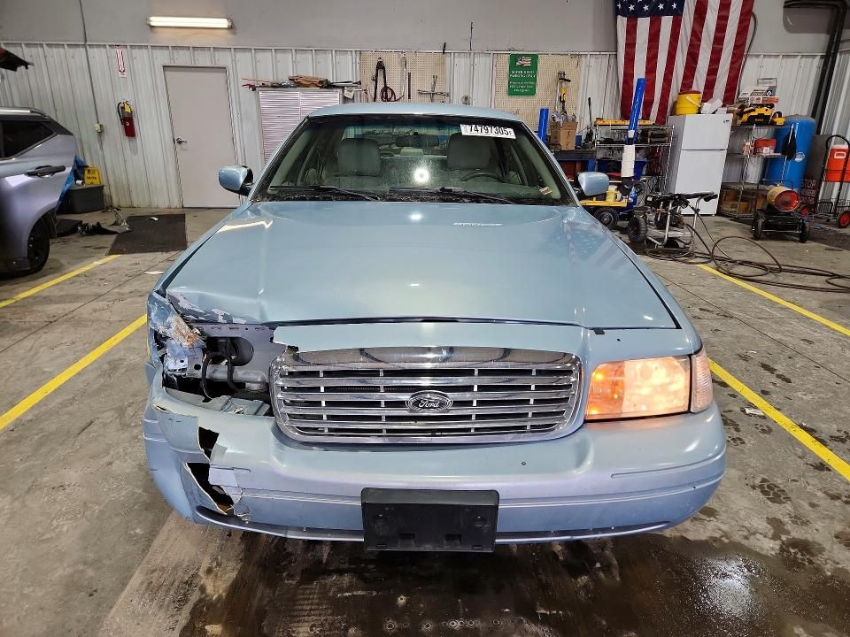 2011 Ford Crown Victoria lx