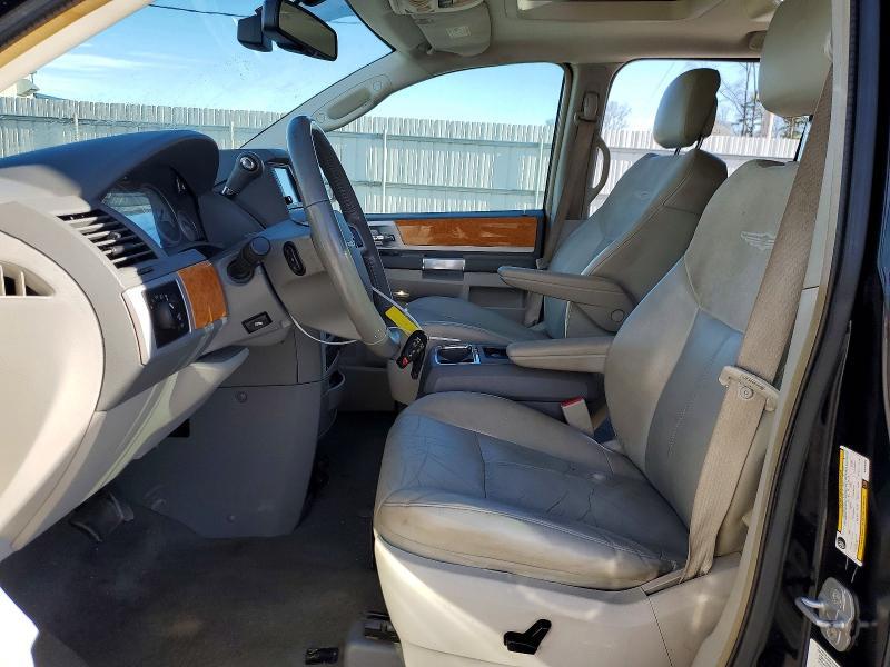 2010 Chrysler Town & Country Limited
