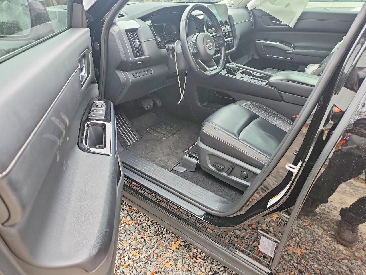 2022 Nissan Pathfinder sl