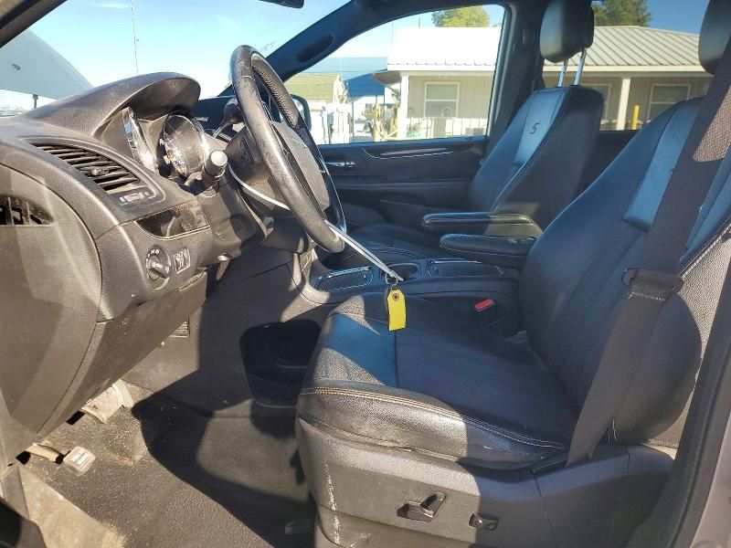 2015 Chrysler Town & Country s