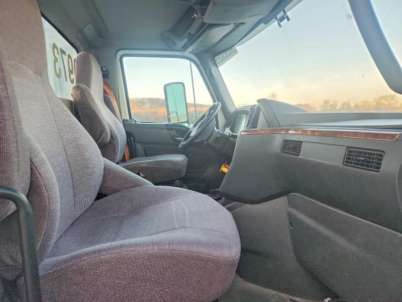 2020 International Lt625