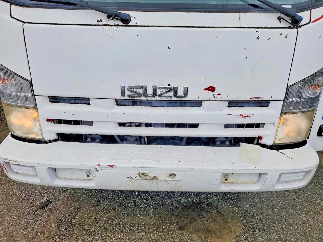 2009 Isuzu NPR Crew Cab Flatbed Truck