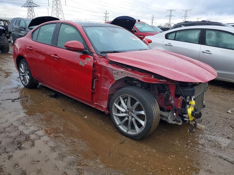 2022 Alfa Romeo Giulia Super