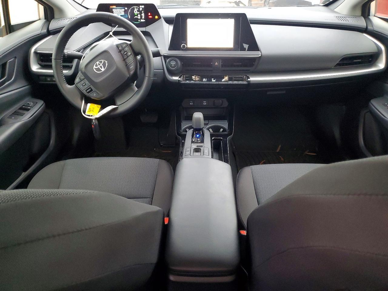 2025 Toyota Prius le