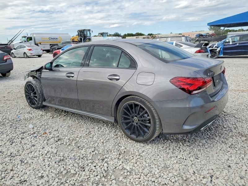 2022 Mercedes-Benz A 220