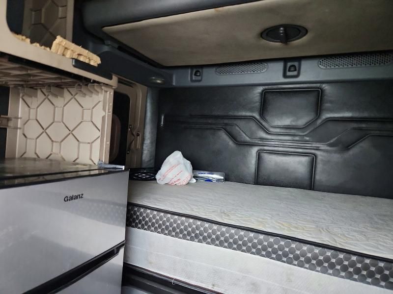 2017 Freightliner Cascadia 125 Semi Truck