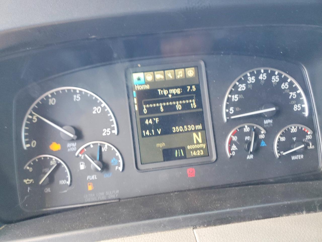 2019 Freightliner Cascadia 126 Semi Truck