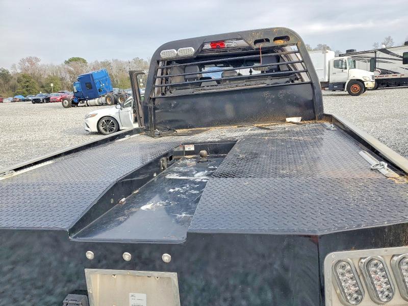 2022 Ford F350 Super Duty Flatbed Truck