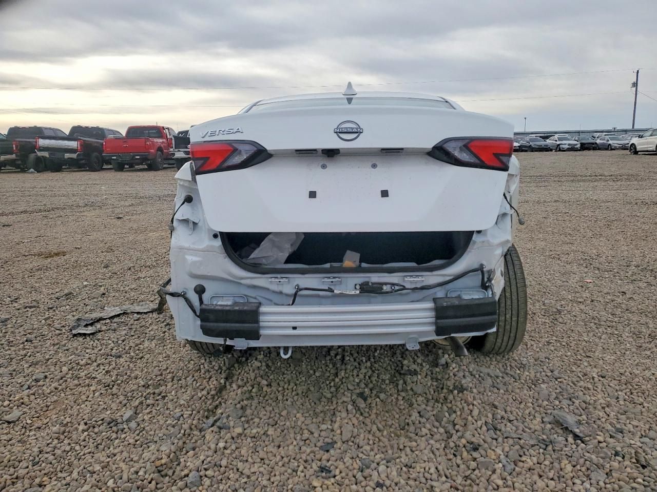 2025 Nissan Versa sv