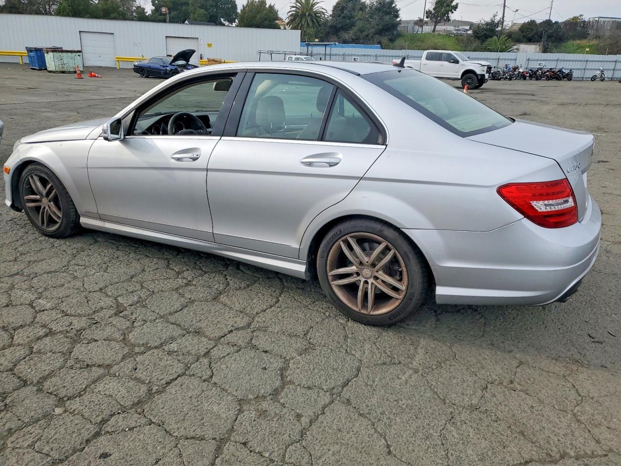 2014 Mercedes-Benz C 250