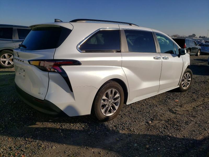 2025 Toyota Sienna xle 8-passenger