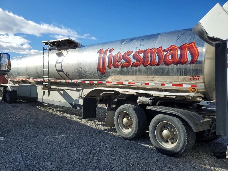 2016 Walker Tank Trailer