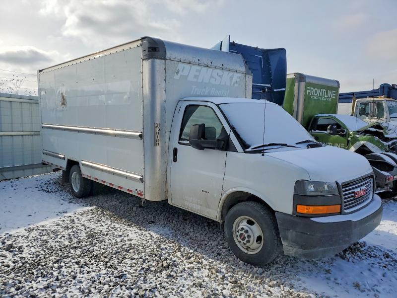 2022 GMC Savana CUT-BOX Truck
