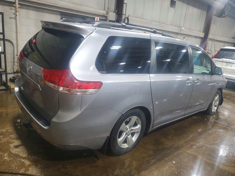 2013 Toyota Sienna le