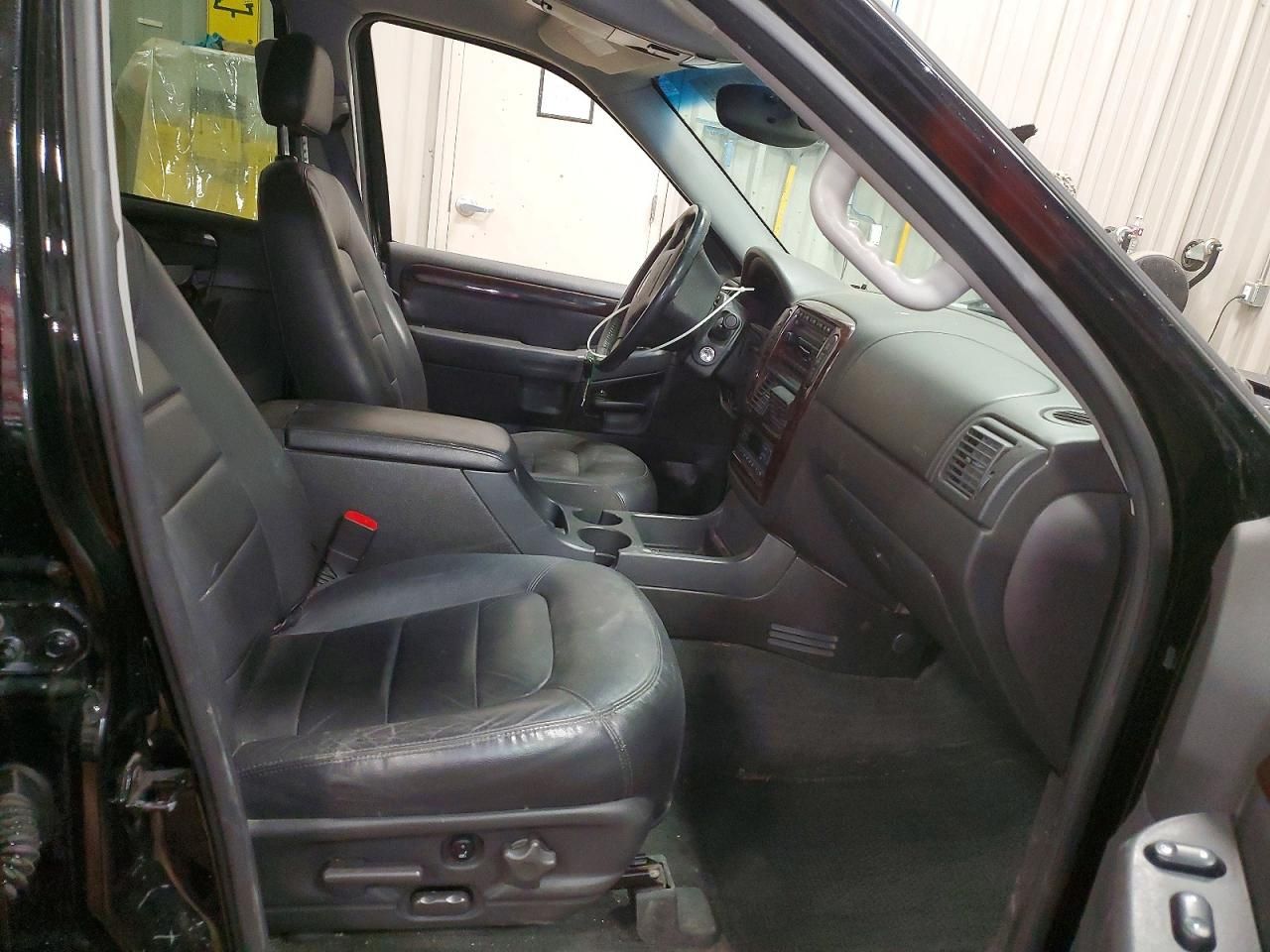 2004 Ford Explorer Limited