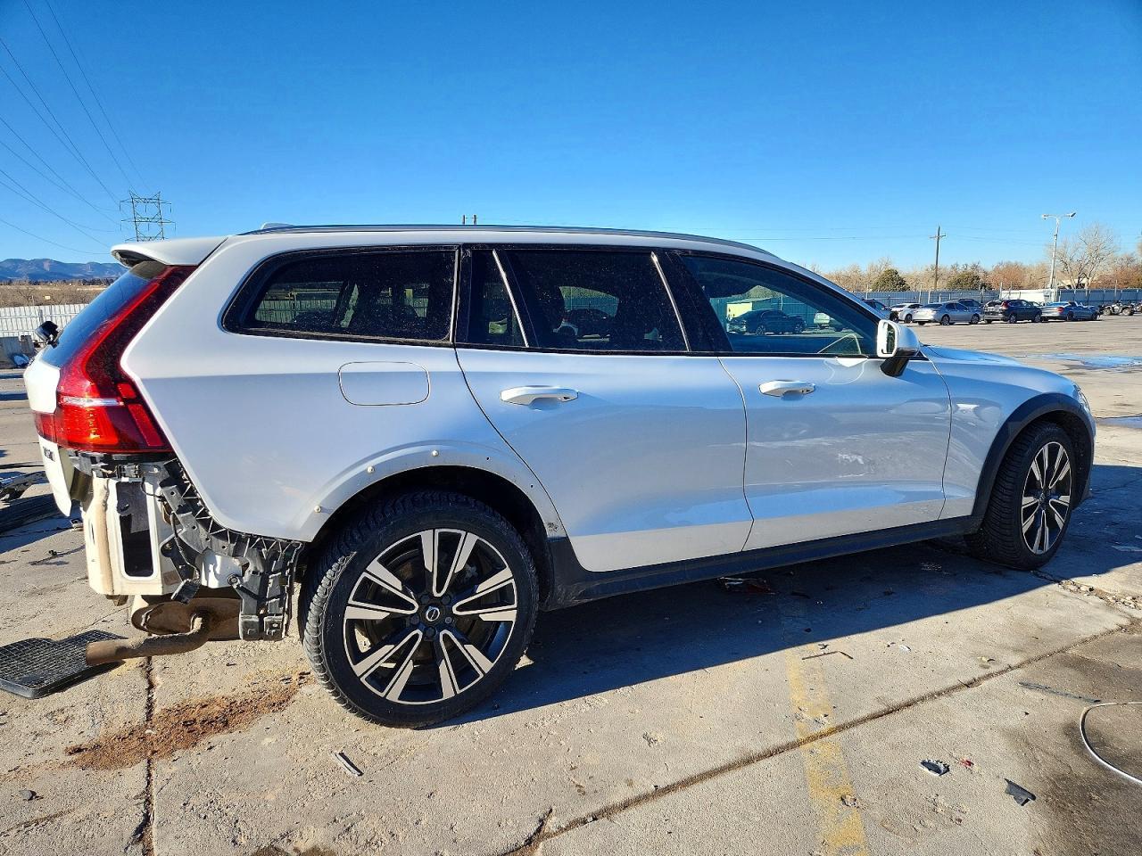 2022 Volvo V60 Cross Country T5 Momentum