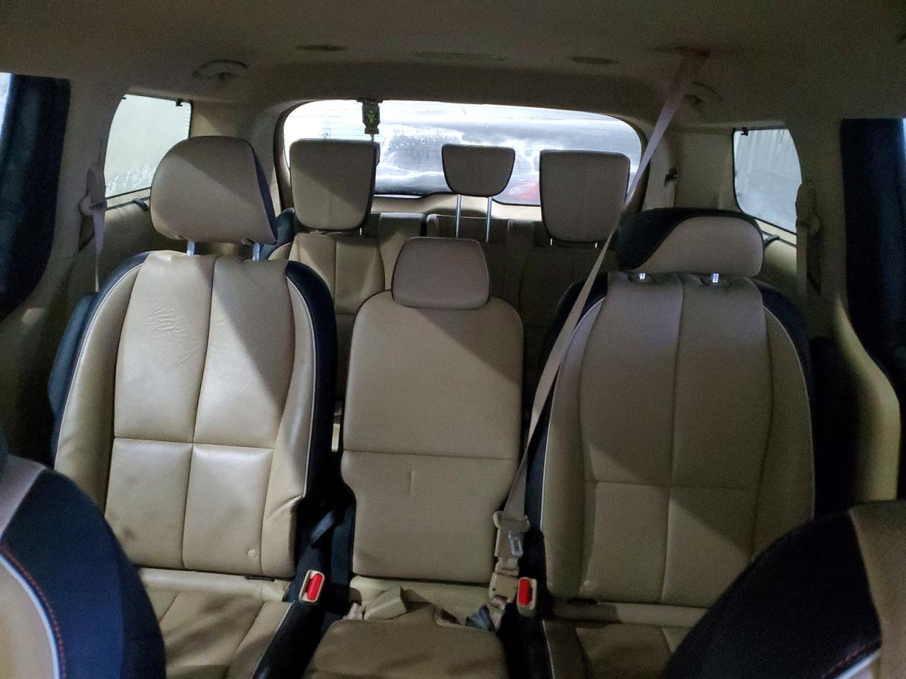 2017 KIA Sedona lx
