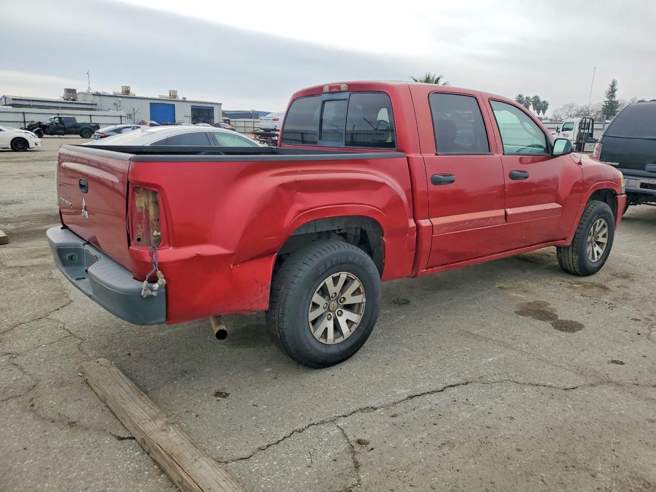 2009 Mitsubishi Raider LS