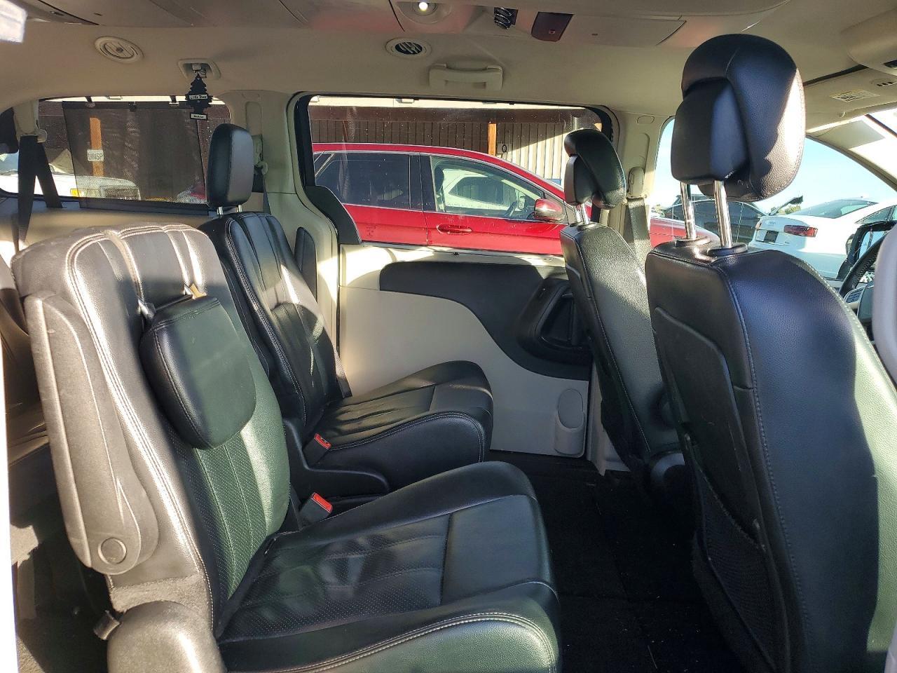 2014 Chrysler Town & Country Touring l