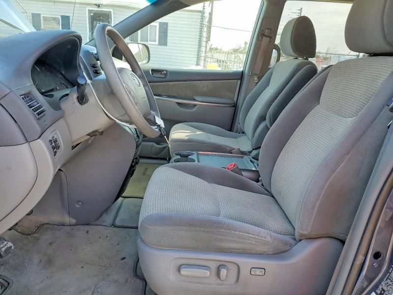 2010 Toyota Sienna ce