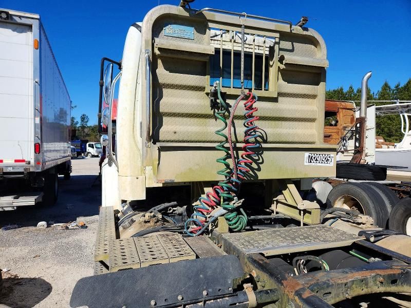 2016 Freightliner Business Class M2 Semi Truck