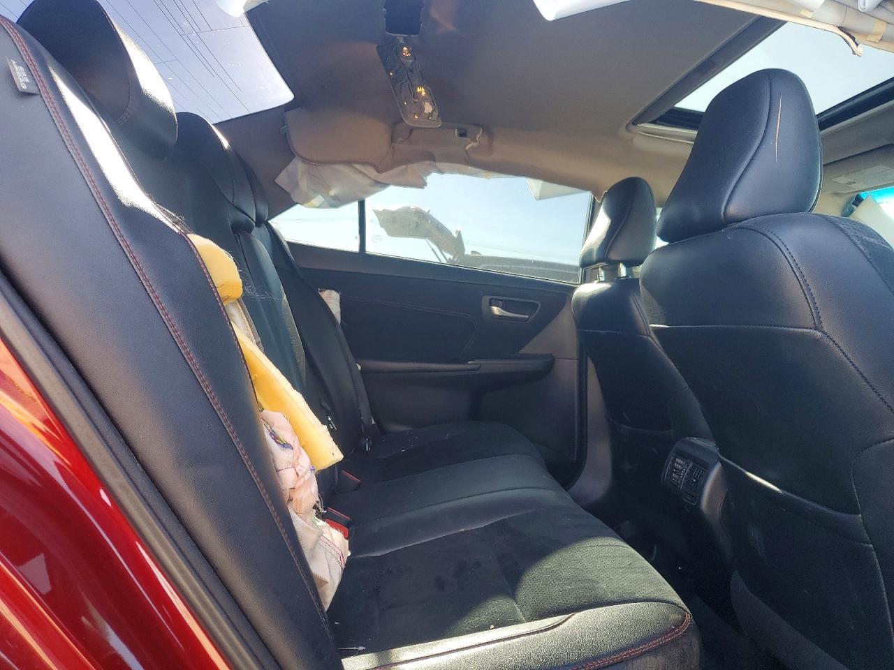 2016 Toyota Camry le