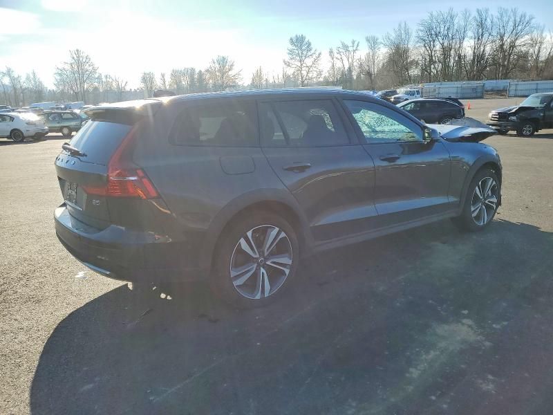 2024 Volvo V60 Cross Country Plus
