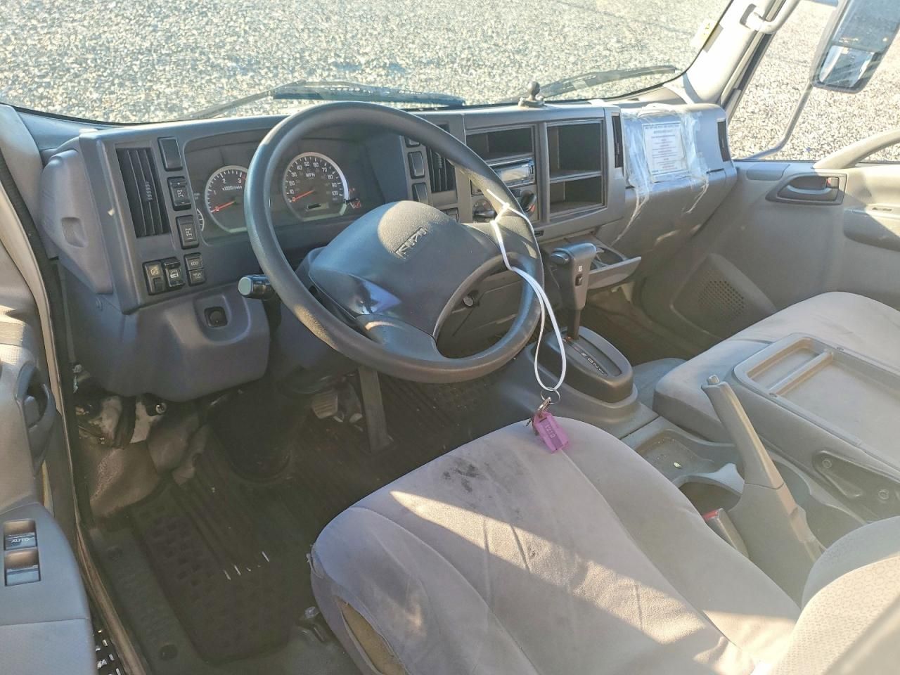 2017 Isuzu NRR BOX Truck