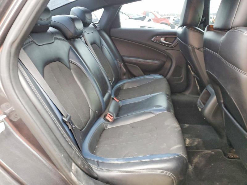 2015 Chrysler 200 s
