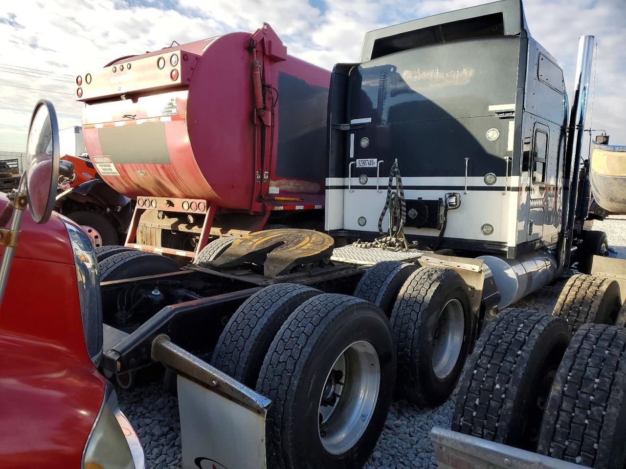 2018 Kenworth W900 Semi Truck