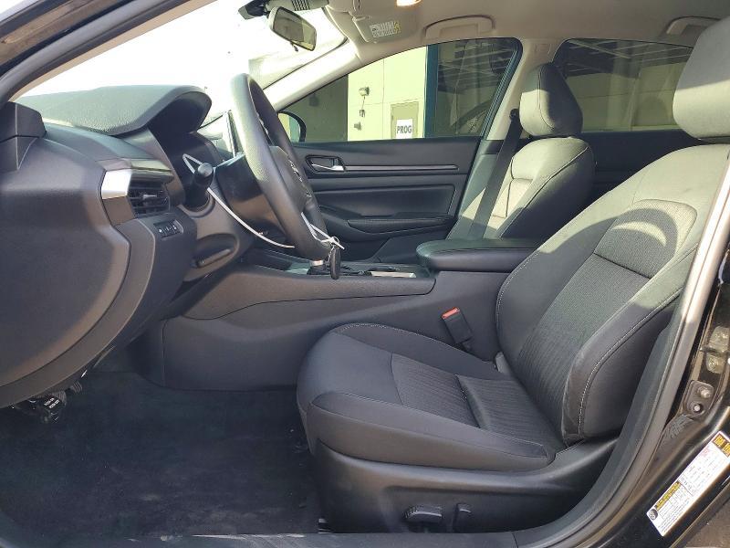 2025 Niss Altima 2.5 sv