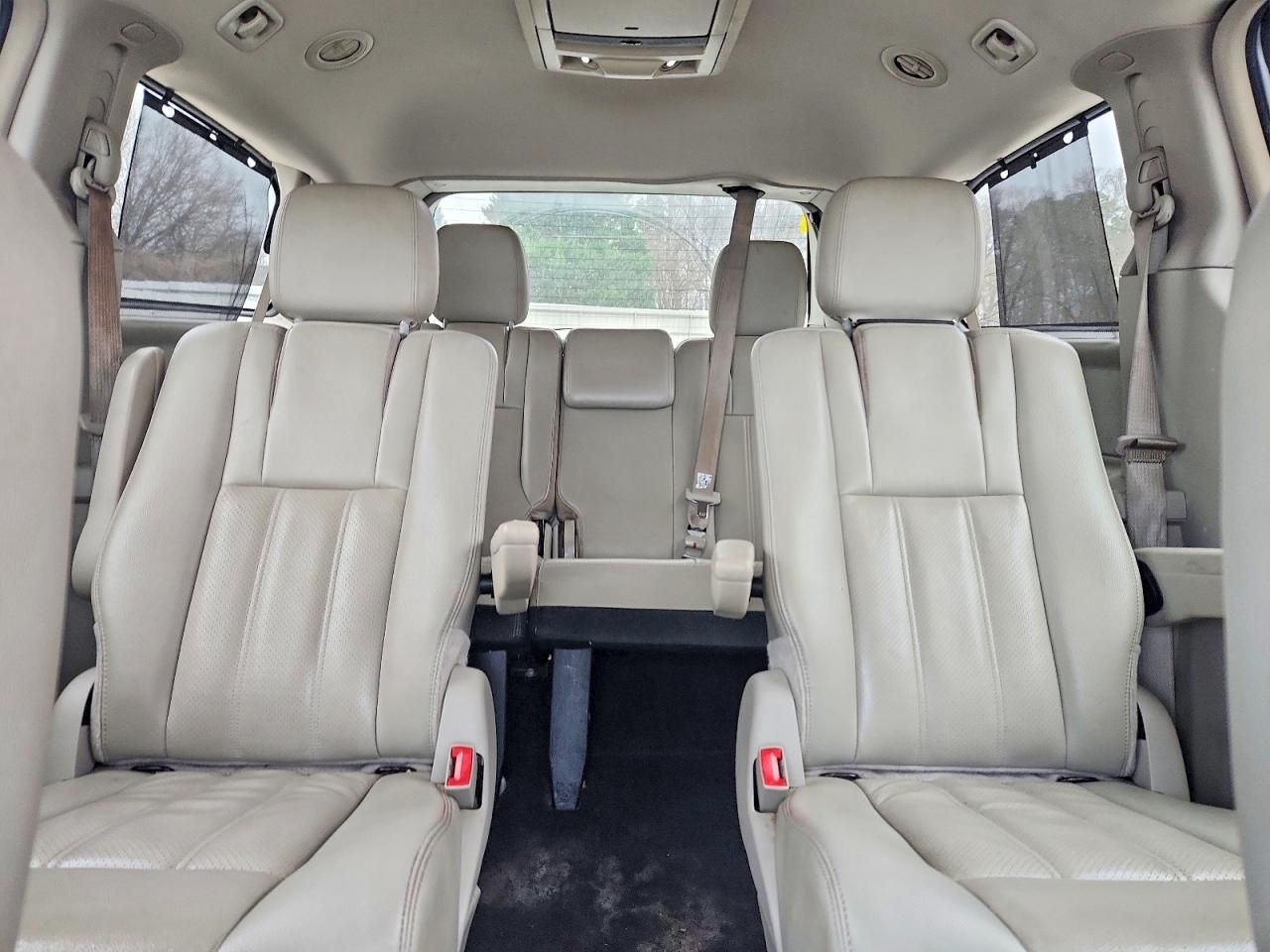 2012 Chrysler Town & Country Touring l