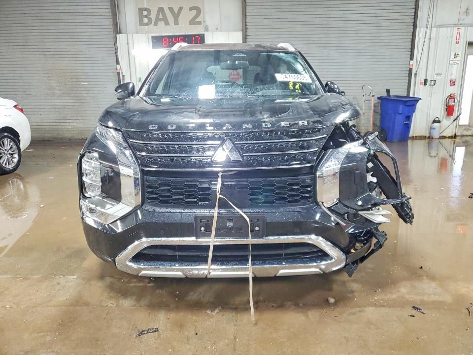 2023 Mitsubishi Outlander sel