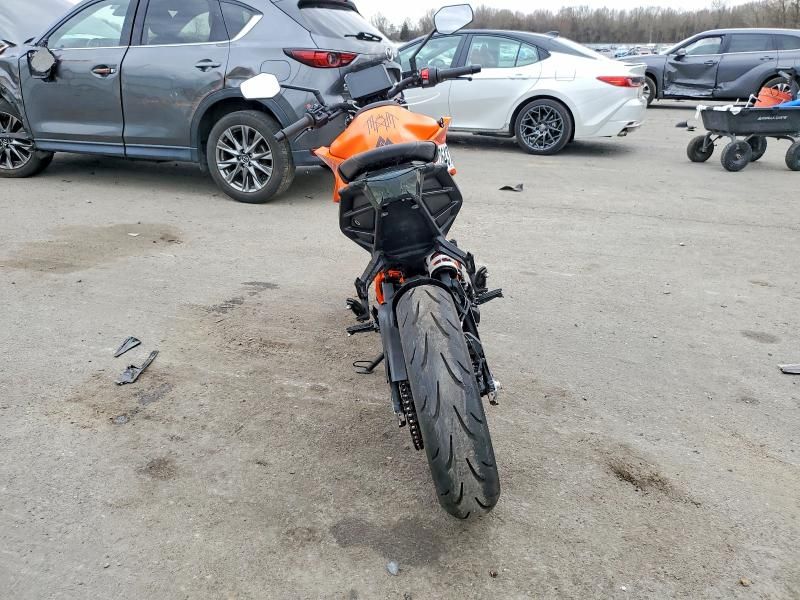 2025 KTM 390 Duke