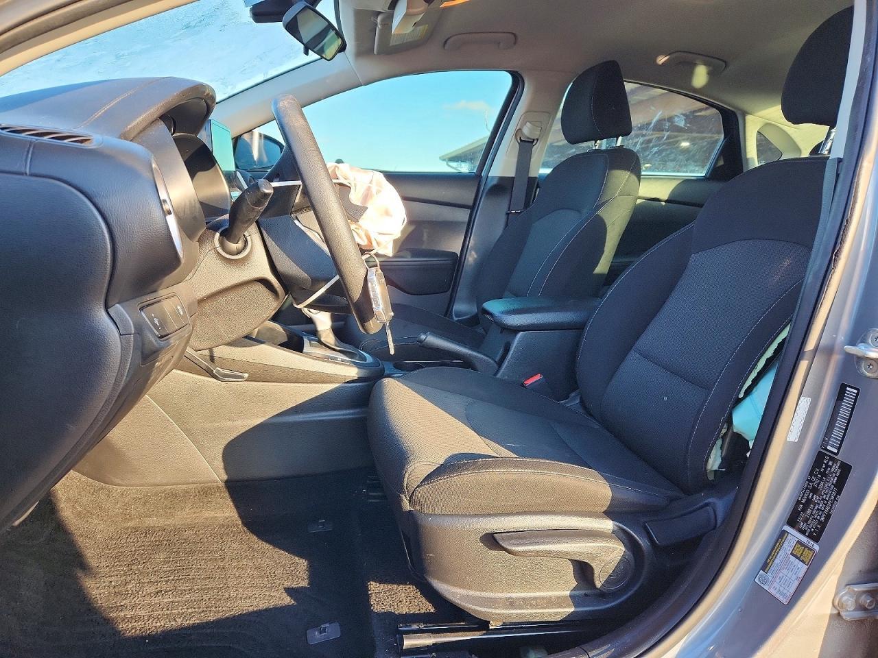 2023 KIA Forte lx
