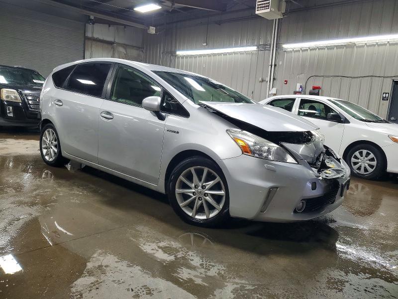 2014 Toyota Prius v Five