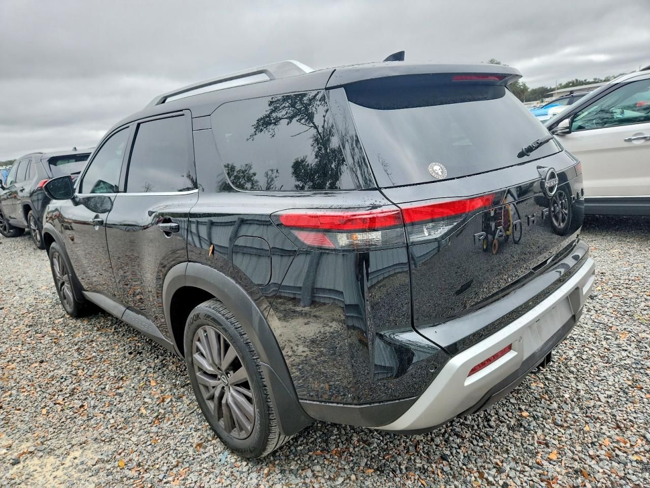 2022 Nissan Pathfinder sl