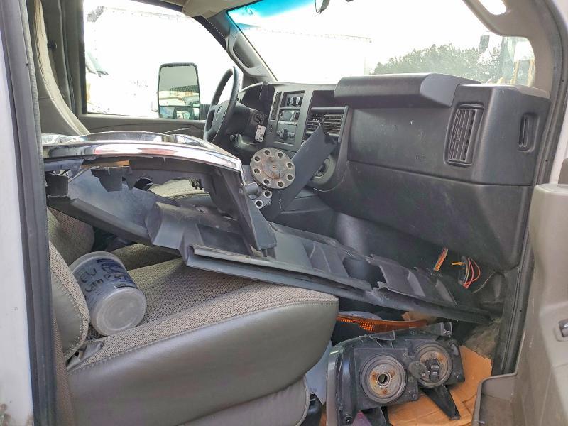 2018 GMC Savana box Truck