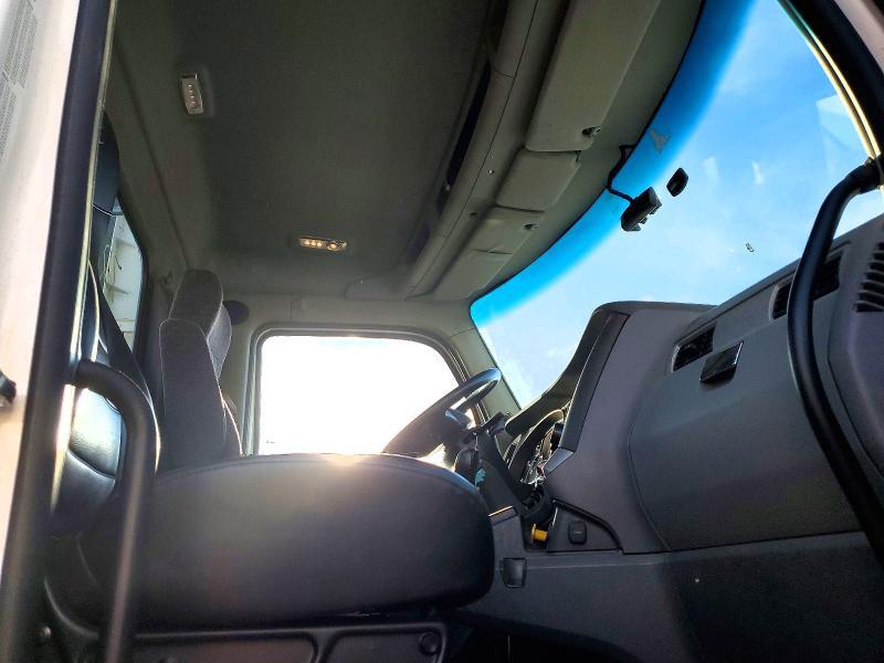 2014 Kenworth T680 Semi Truck