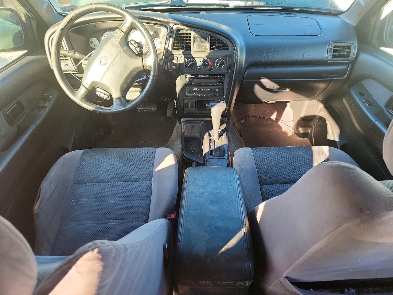 2001 Nissan Pathfinder le