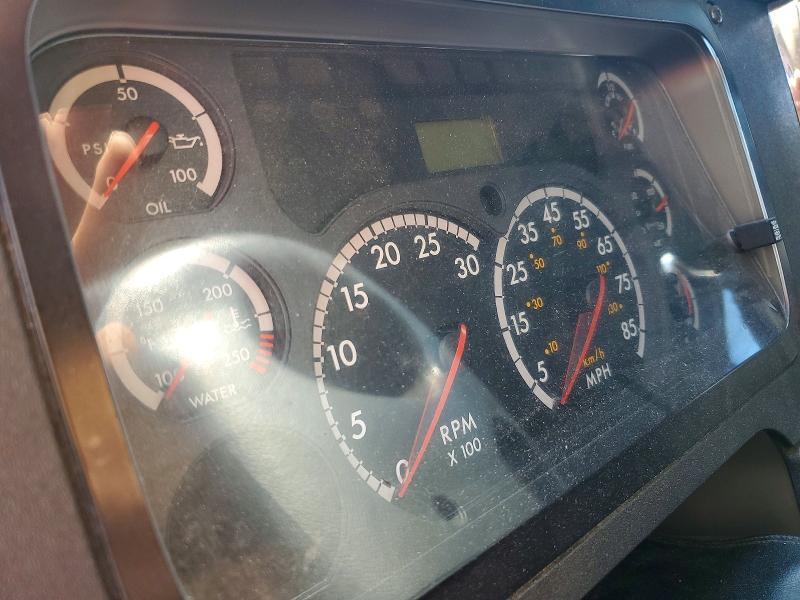 2009 Freightliner Cascadia Semi Truck