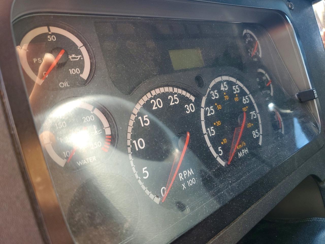 2009 Freightliner Cascadia Semi Truck