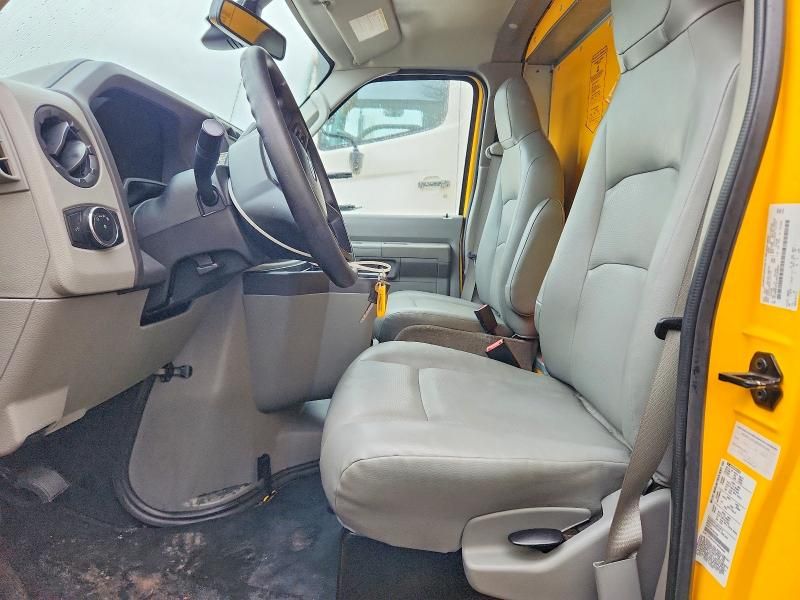 2022 Ford Econoline-BOX Truck