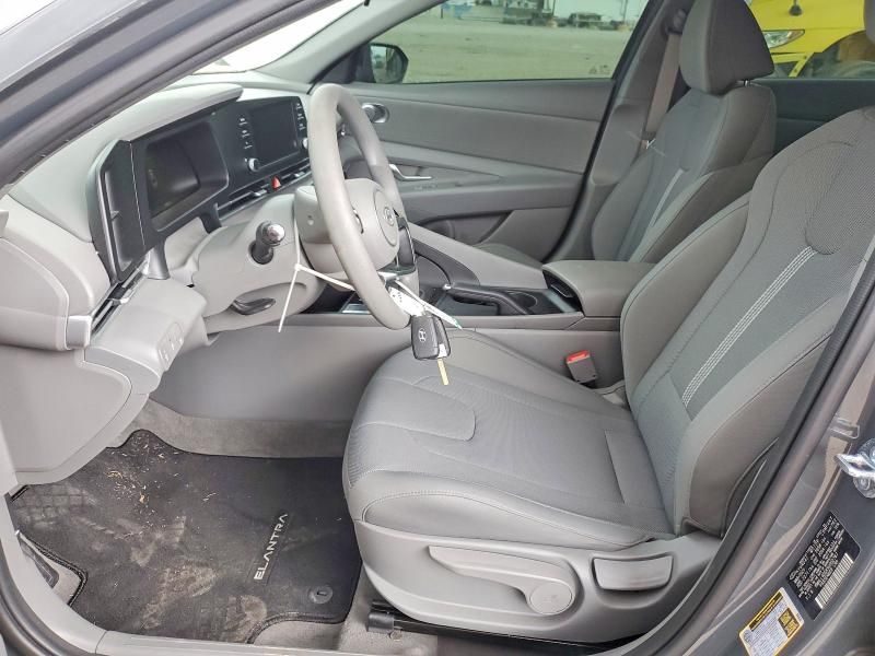 2025 Hyundai Elantra se