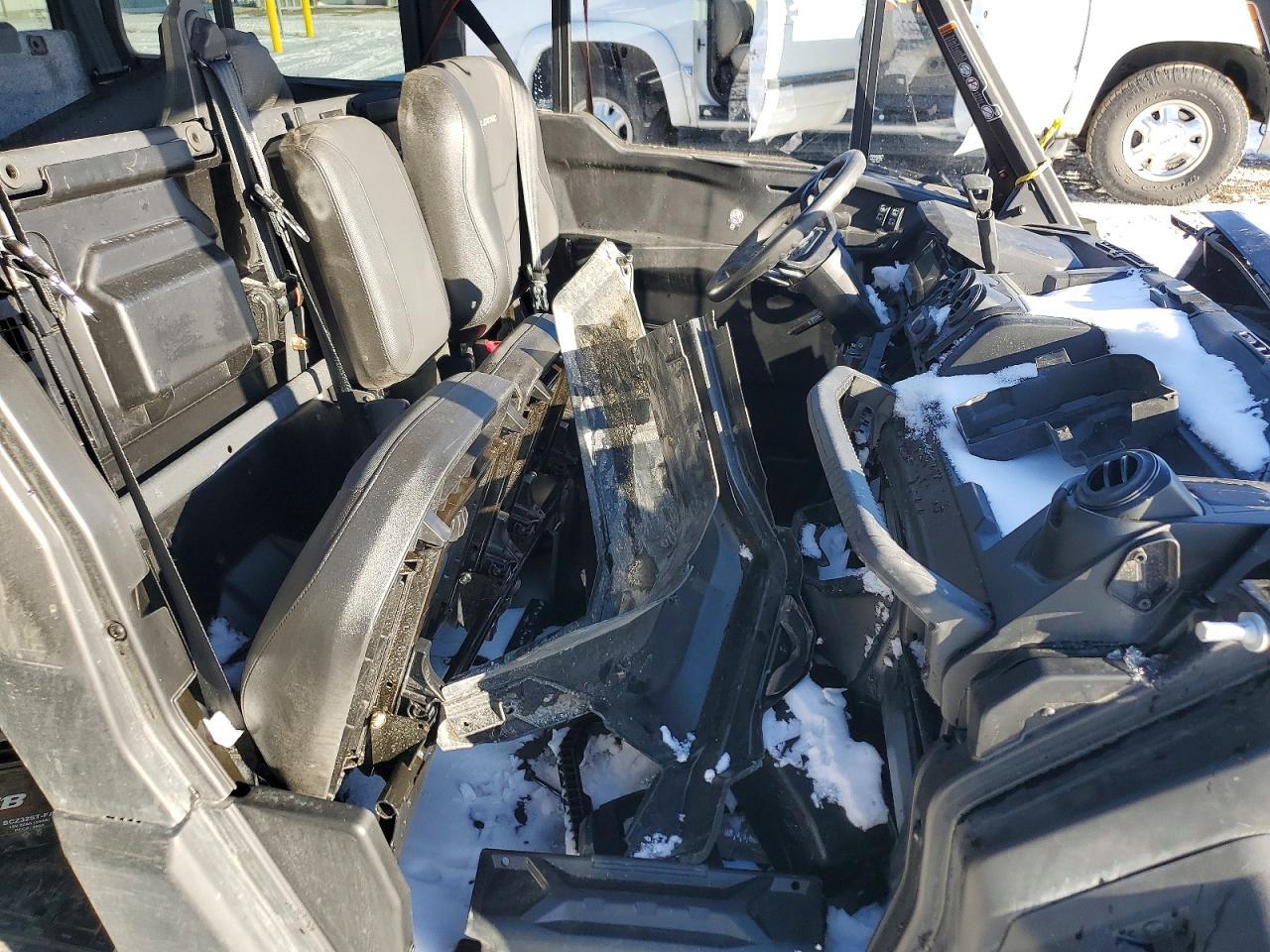 2025 Can-Am Defender Utility Vehicle