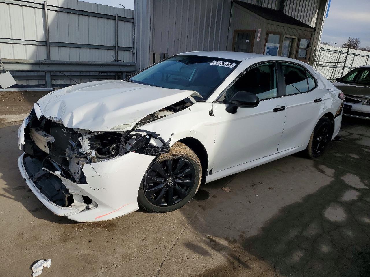 2020 Toyota Camry le